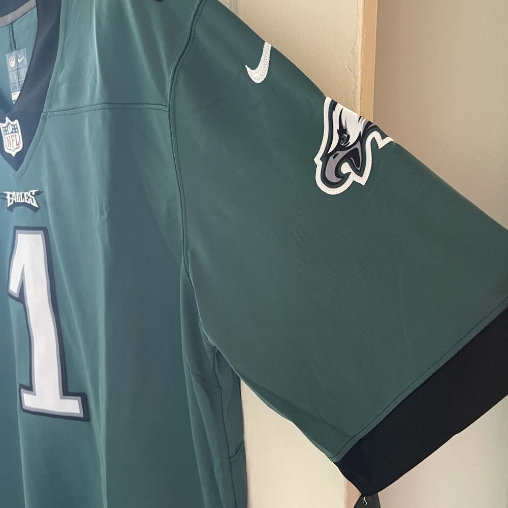 Jalen Hurts Jersey - Picture 4 of 6